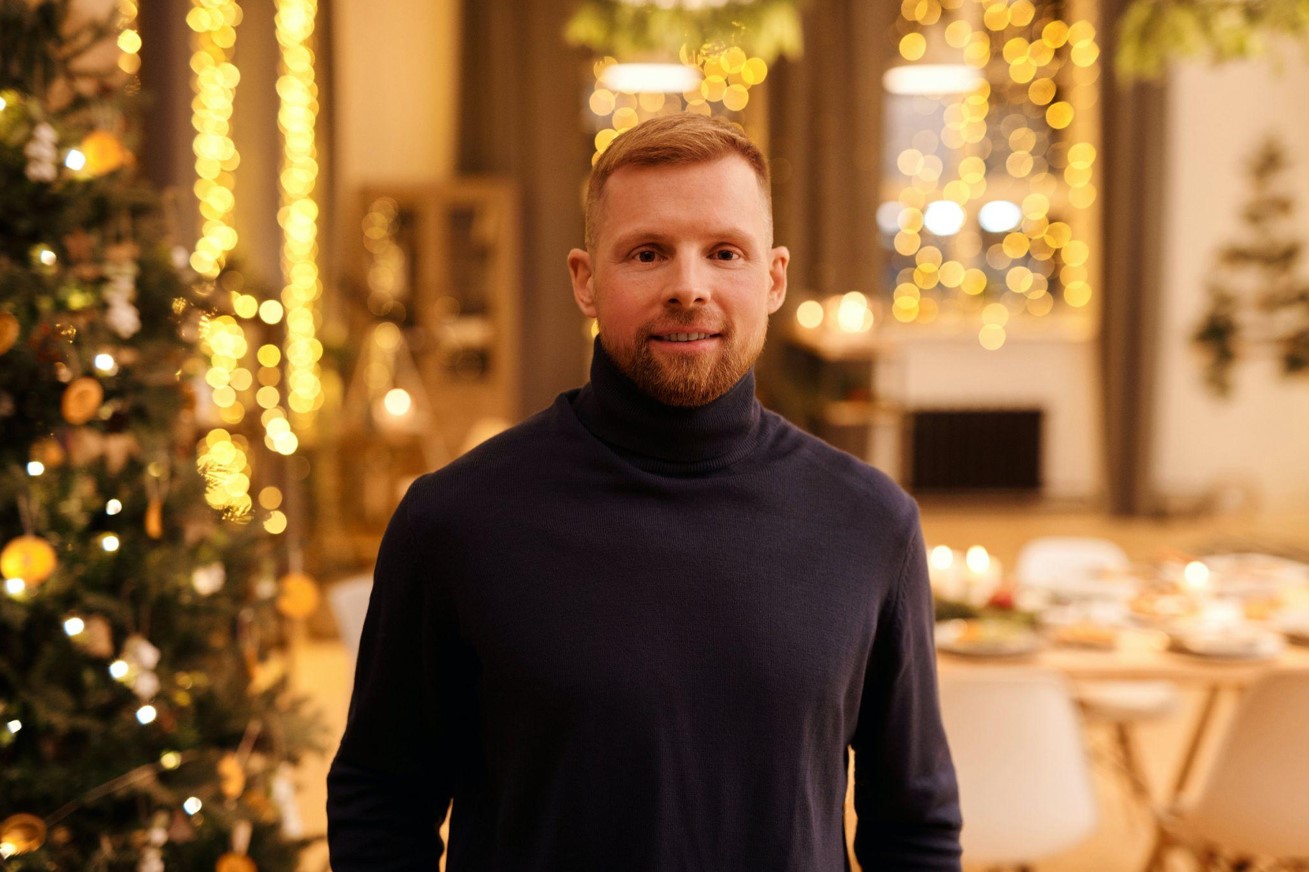 King of Christmas: Love and Artificial Trees Unite